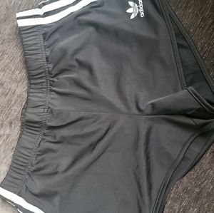 Set of 3 athletic shorts